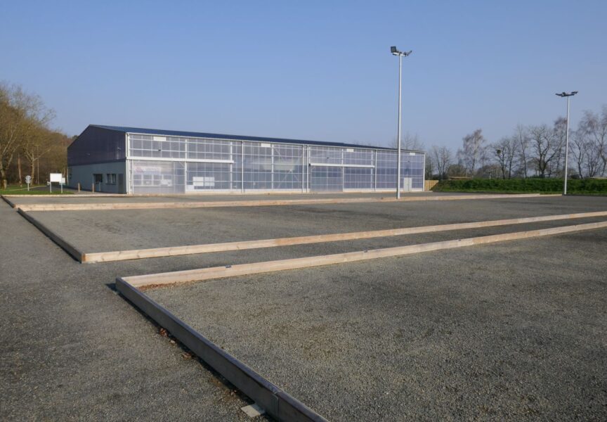 Halle des sports d'adresse côté boulodrome exterieur