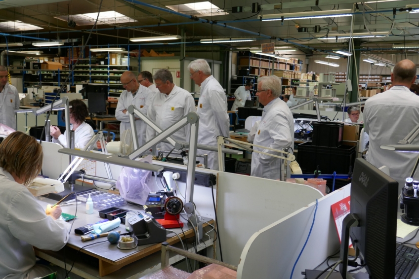 180525-Jugon-Cequad-8-by-S-Primault-LTM - intérieur, paysage, plan large, Visite de l'entreprise CEQUAD à Jugon-les-Lacs-Commune-Nouvelle, 25 mai 2018, fabrication de cartes électroniques, atelier, élus, Economie - tous supports